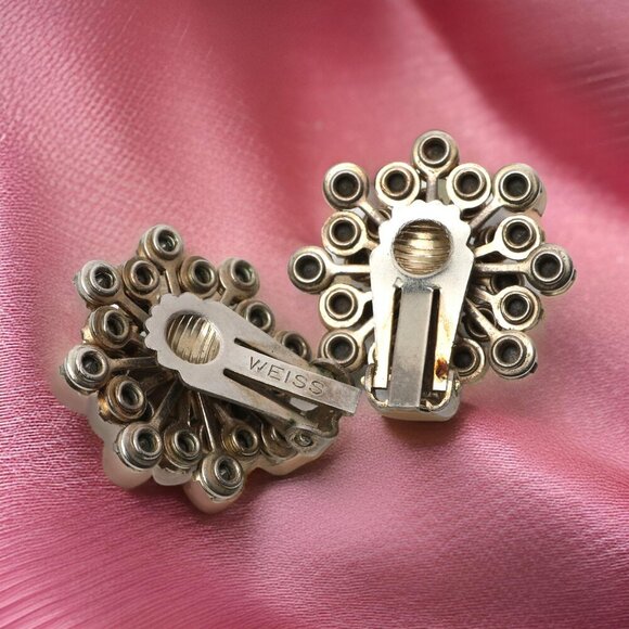 Vintage WEISS Iridescent Aurora Borealis Rhinestone Cluster Clip Earrings MCM - Picture 3 of 11